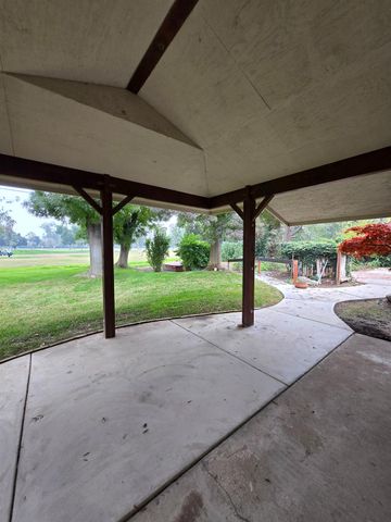 5867 E Club View Drive, Fresno, CA 93727