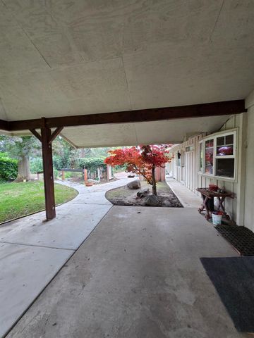 5867 E Club View Drive, Fresno, CA 93727