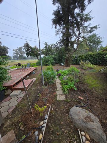 5867 E Club View Drive, Fresno, CA 93727