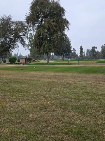 5867 E Club View Drive, Fresno, CA 93727