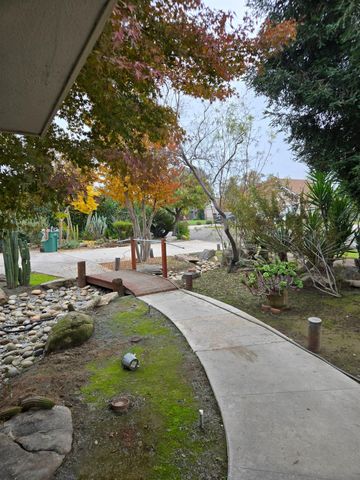 5867 E Club View Drive, Fresno, CA 93727