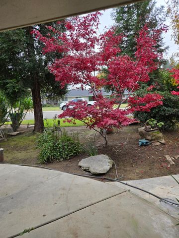 5867 E Club View Drive, Fresno, CA 93727