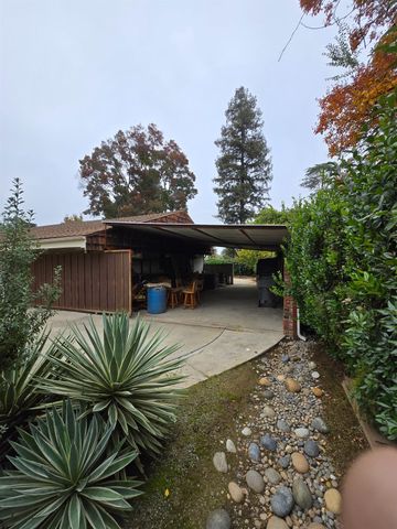 5867 E Club View Drive, Fresno, CA 93727