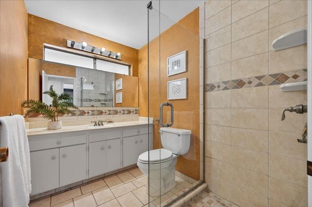 5867 E Club View Drive, Fresno, CA 93727