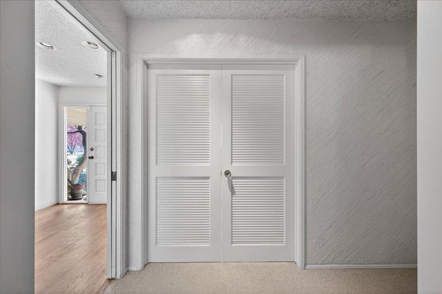 5867 E Club View Drive, Fresno, CA 93727