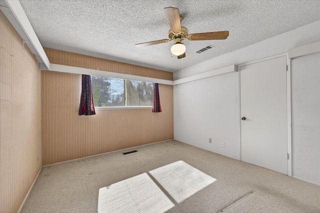 5867 E Club View Drive, Fresno, CA 93727