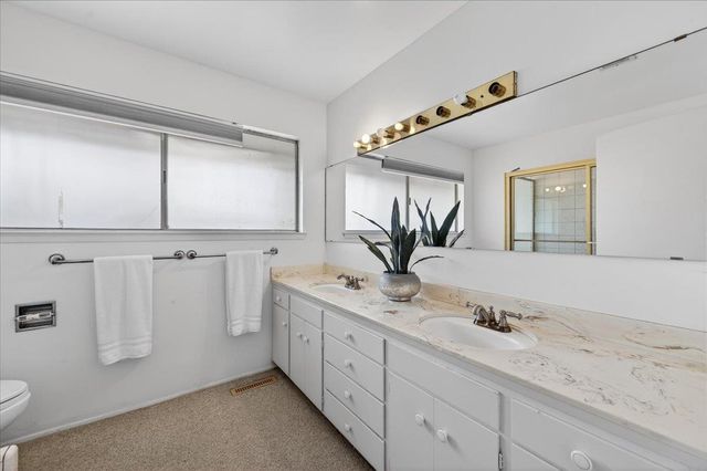 5867 E Club View Drive, Fresno, CA 93727