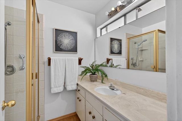 5867 E Club View Drive, Fresno, CA 93727