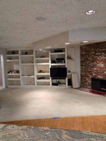 5867 E Club View Drive, Fresno, CA 93727