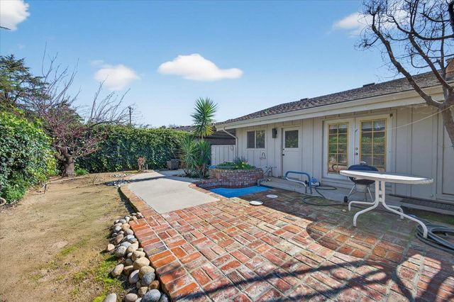 5867 E Club View Drive, Fresno, CA 93727