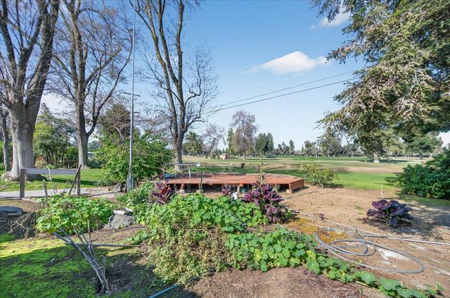 5867 E Club View Drive, Fresno, CA 93727