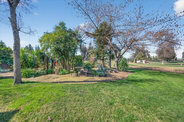 5867 E Club View Drive, Fresno, CA 93727