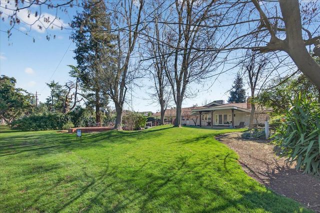 5867 E Club View Drive, Fresno, CA 93727