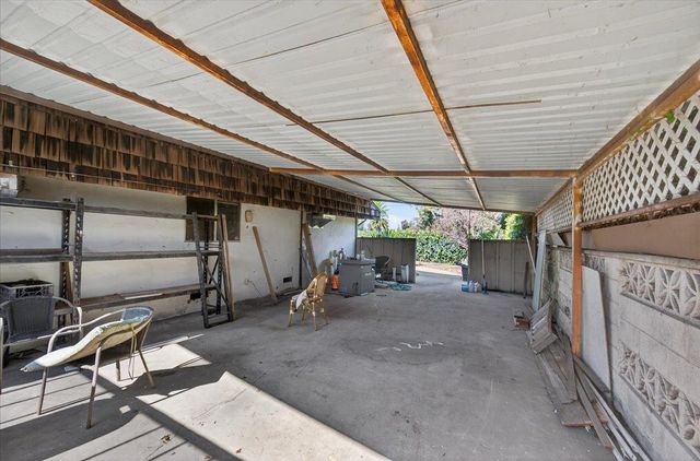 5867 E Club View Drive, Fresno, CA 93727