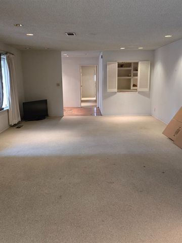 5867 E Club View Drive, Fresno, CA 93727