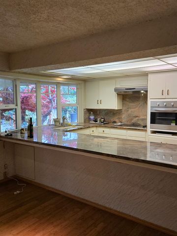 5867 E Club View Drive, Fresno, CA 93727