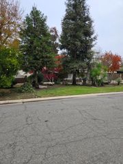 5867 E Club View Drive, Fresno, CA 93727