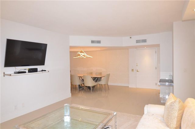 19355 Turnberry Way 7-L, Aventura, FL 33180