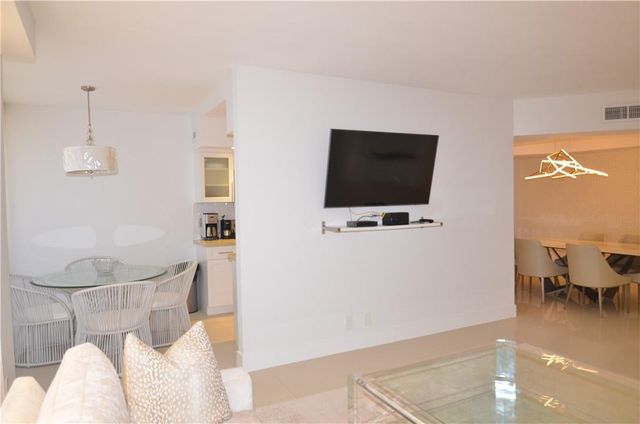 19355 Turnberry Way 7-L, Aventura, FL 33180