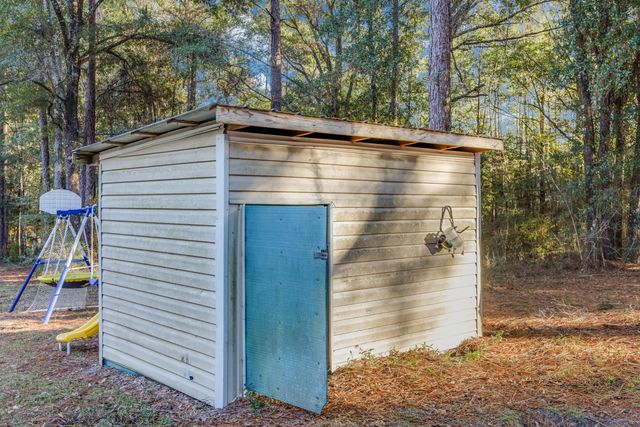 1953 Cotton Creek Road, Baker, FL 32531