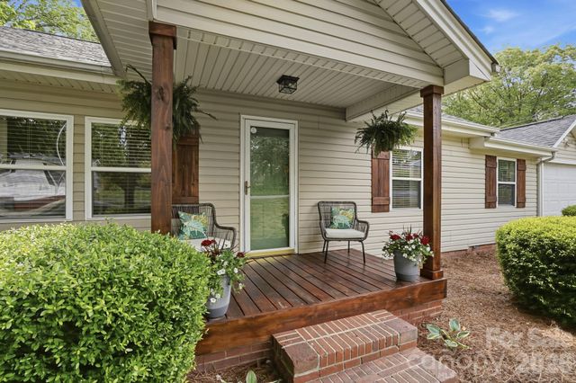 215 W Dallas Road, Stanley, NC 28164