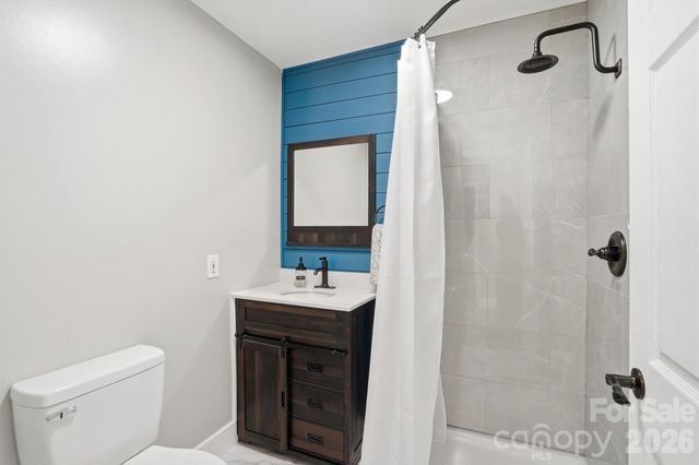 215 W Dallas Road, Stanley, NC 28164