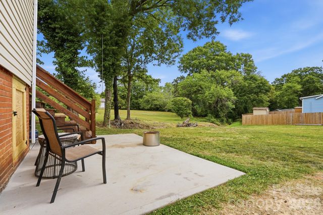 215 W Dallas Road, Stanley, NC 28164