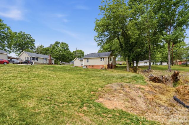 215 W Dallas Road, Stanley, NC 28164