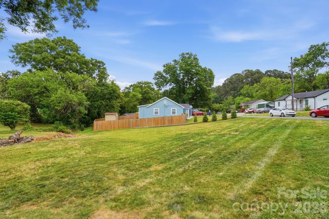 215 W Dallas Road, Stanley, NC 28164