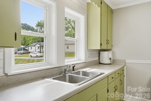 215 W Dallas Road, Stanley, NC 28164
