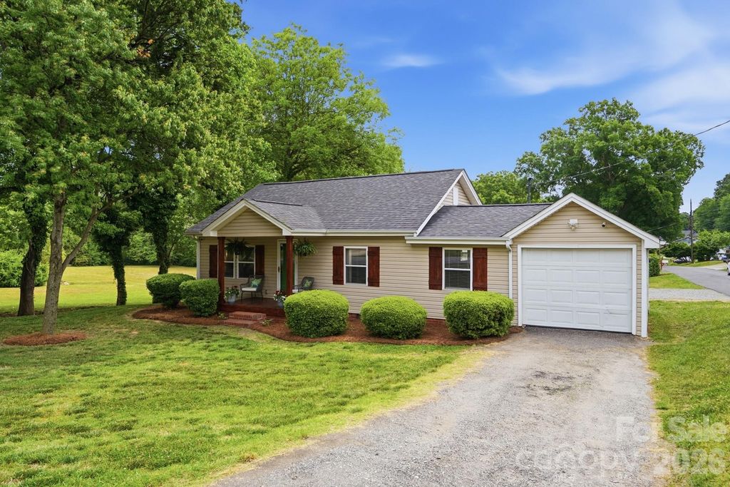 215 W Dallas Road, Stanley, NC 28164