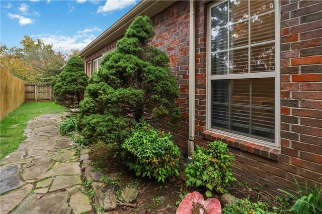 1645 Rhonda Drive, Fayetteville, AR 72703