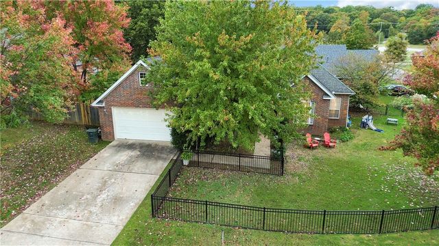1645 Rhonda Drive, Fayetteville, AR 72703