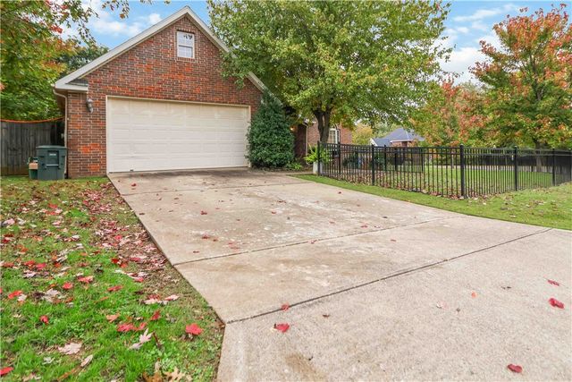 1645 Rhonda Drive, Fayetteville, AR 72703