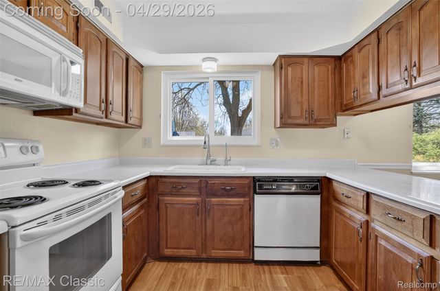 36365 6 Mile Road, Livonia, MI 48152