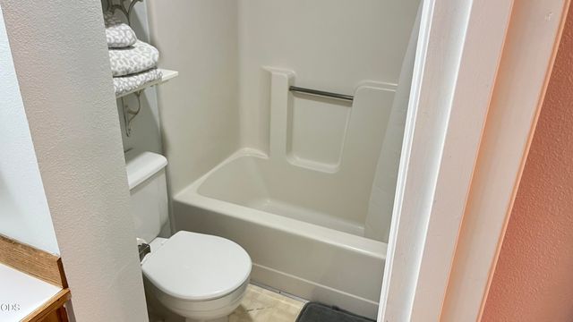 9925 SW Trapper Terrace, Beaverton, OR 97008
