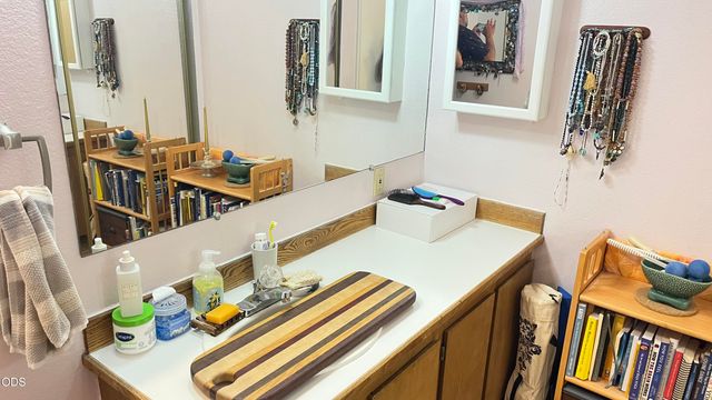 9925 SW Trapper Terrace, Beaverton, OR 97008