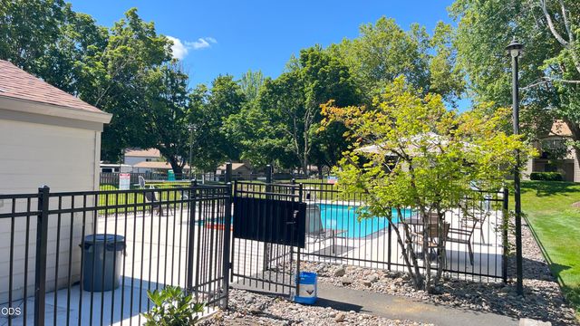 9925 SW Trapper Terrace, Beaverton, OR 97008