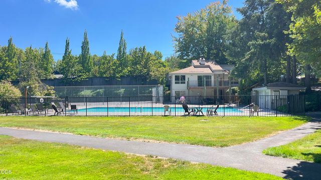 9925 SW Trapper Terrace, Beaverton, OR 97008