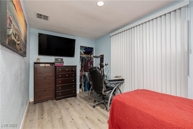 330 Sir Richard East Drive, Las Vegas, NV 89110