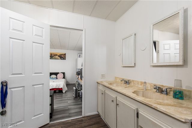 330 Sir Richard East Drive, Las Vegas, NV 89110