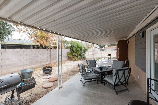 330 Sir Richard East Drive, Las Vegas, NV 89110