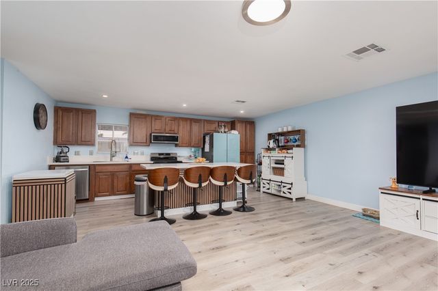 330 Sir Richard East Drive, Las Vegas, NV 89110