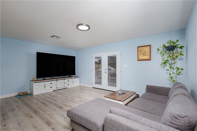 330 Sir Richard East Drive, Las Vegas, NV 89110