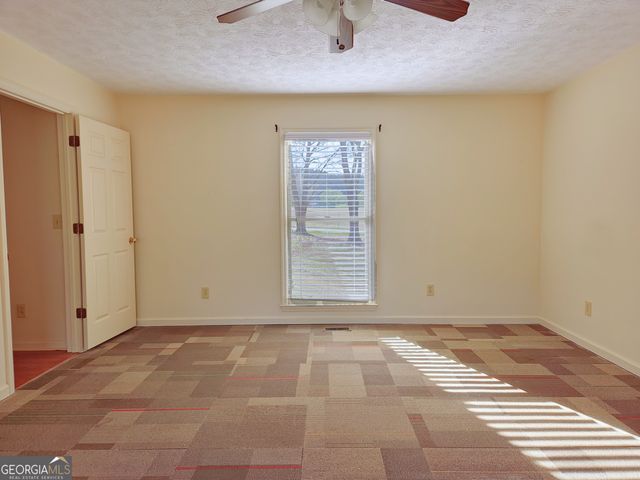 1055 Mobley Bridge Road, Hogansville, GA 30230