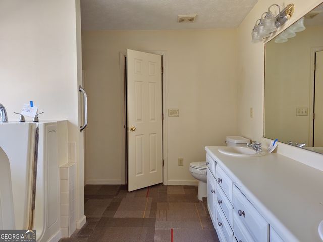 1055 Mobley Bridge Road, Hogansville, GA 30230