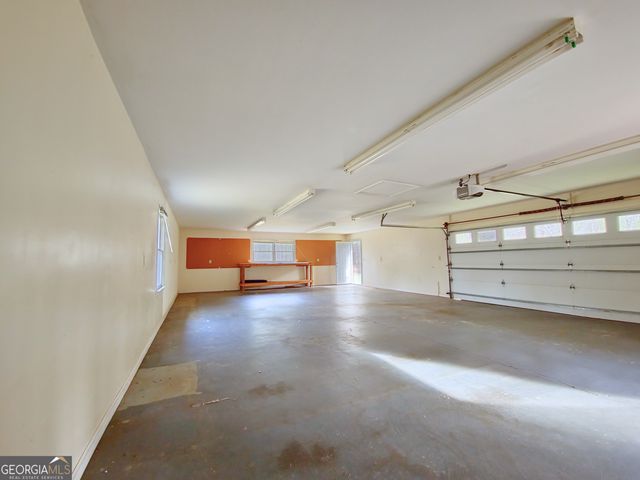 1055 Mobley Bridge Road, Hogansville, GA 30230