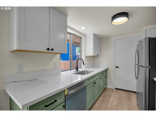 6614 Se 93RD Ave, Portland, OR 97266