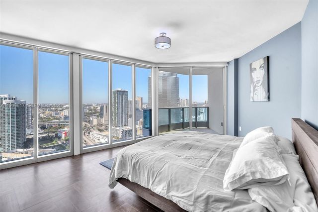 200 Biscayne Boulevard Way 4202, Miami, FL 33131