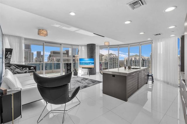 200 Biscayne Boulevard Way 4202, Miami, FL 33131